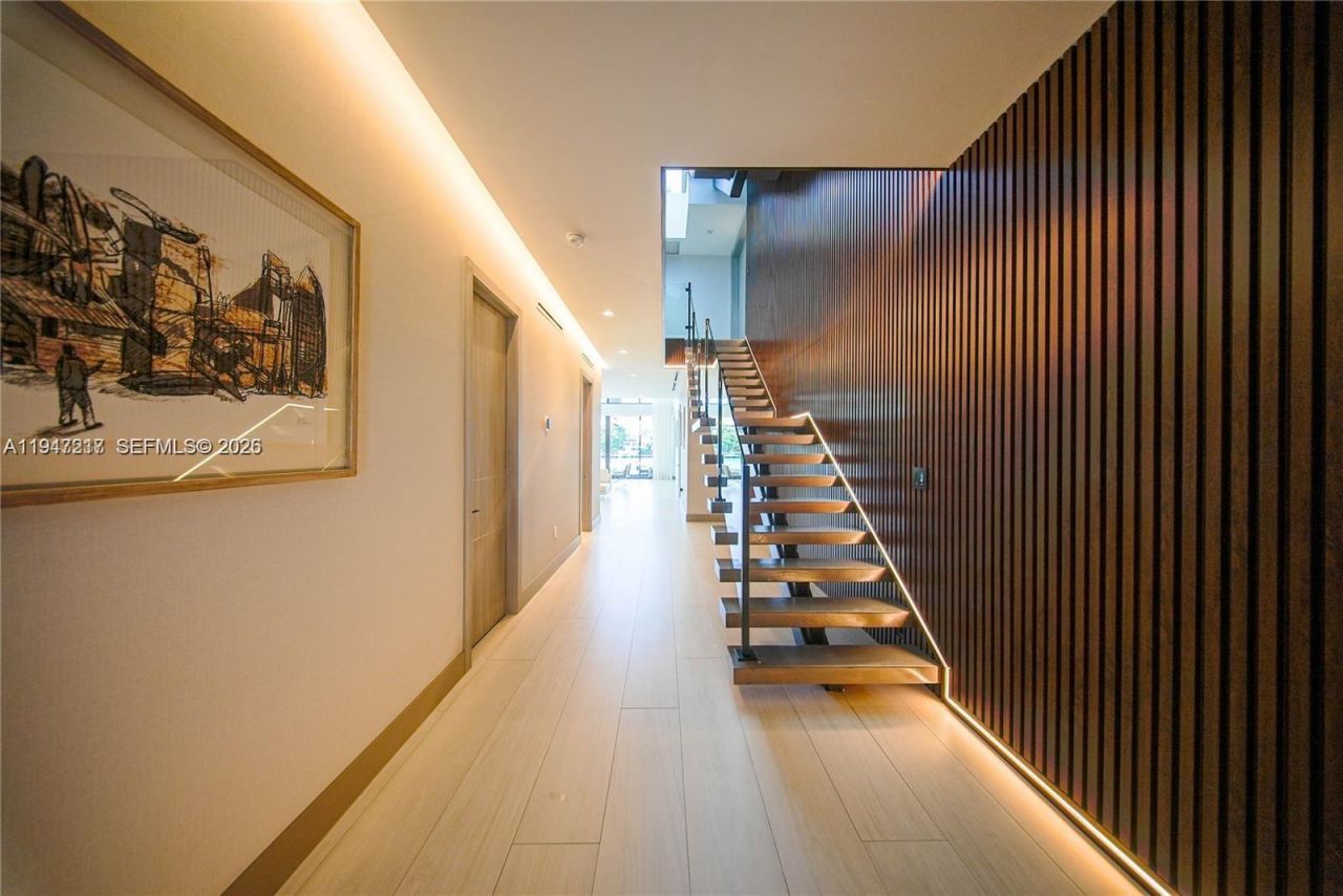 7520 W Treasure Dr , North Bay Village, FL 33141 Photo