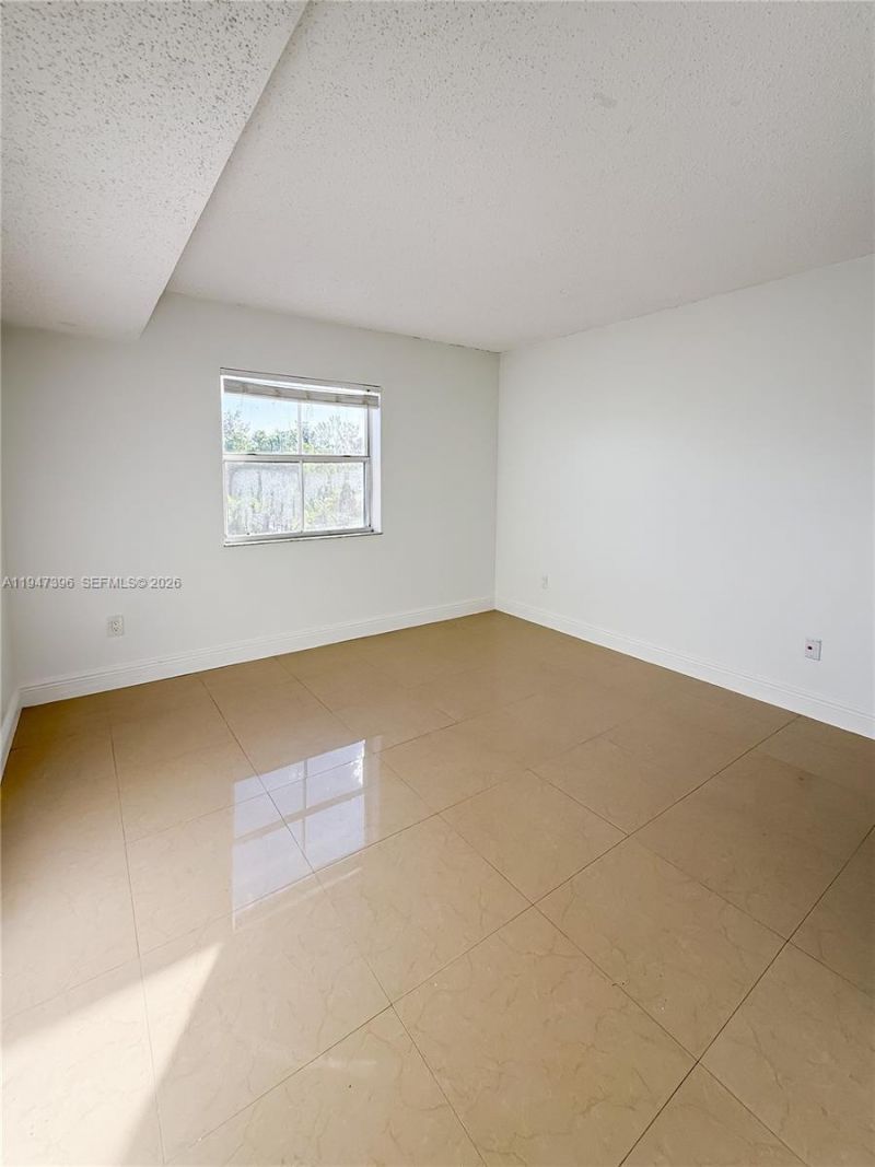 8260 SW 210th St, Unit 301, Cutler Bay, FL 33189 Photo