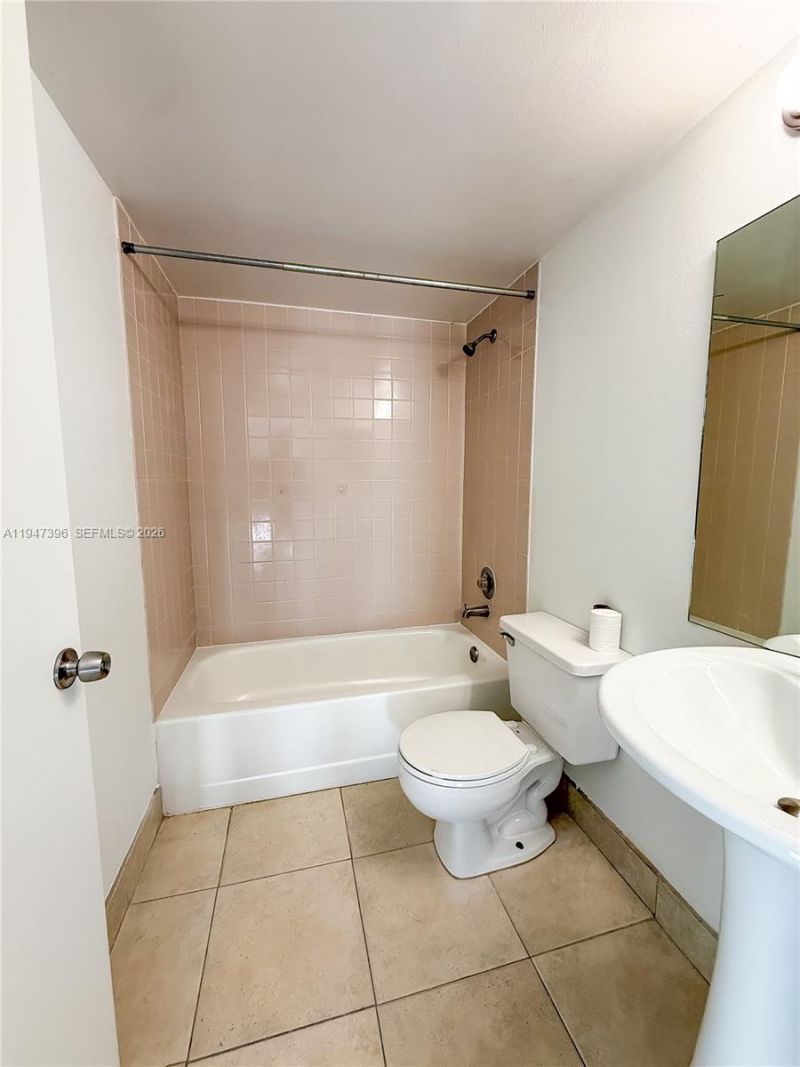 8260 SW 210th St, Unit 301, Cutler Bay, FL 33189 Photo