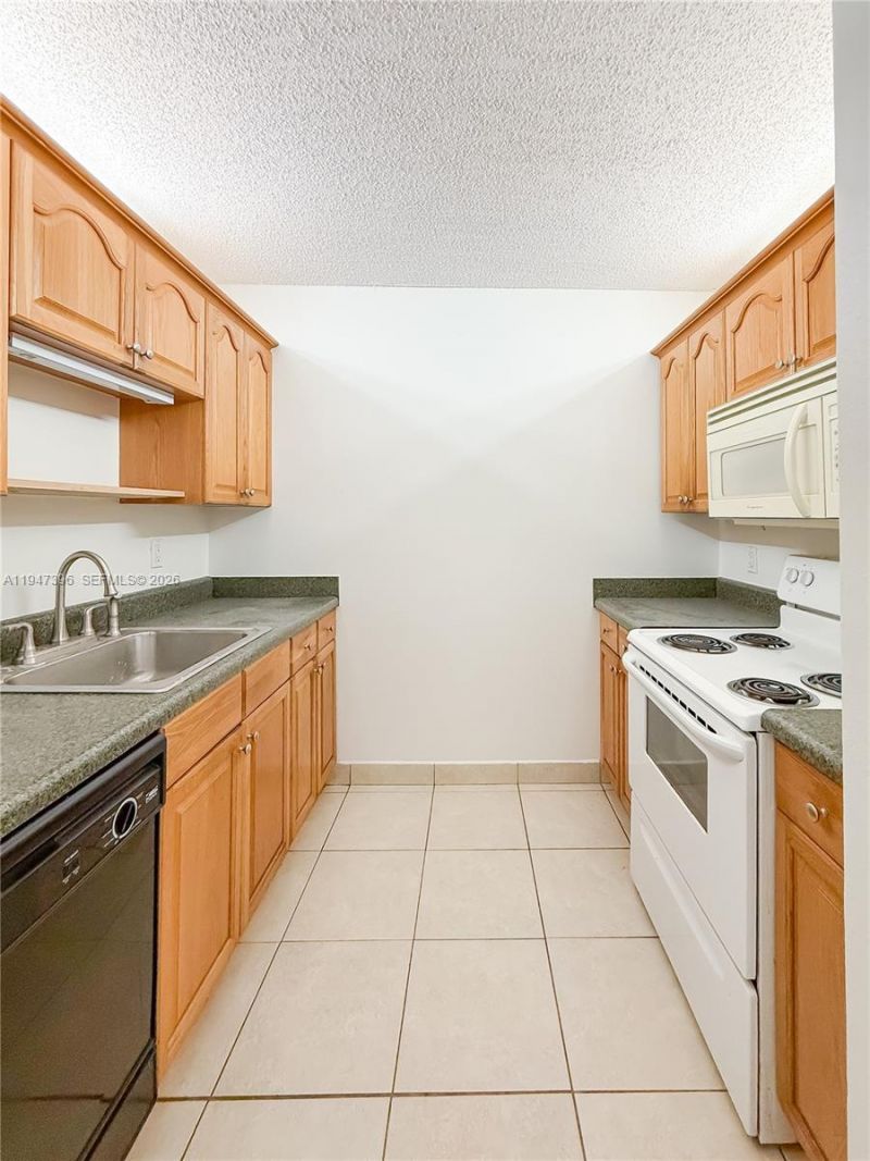8260 SW 210th St, Unit 301, Cutler Bay, FL 33189 Photo