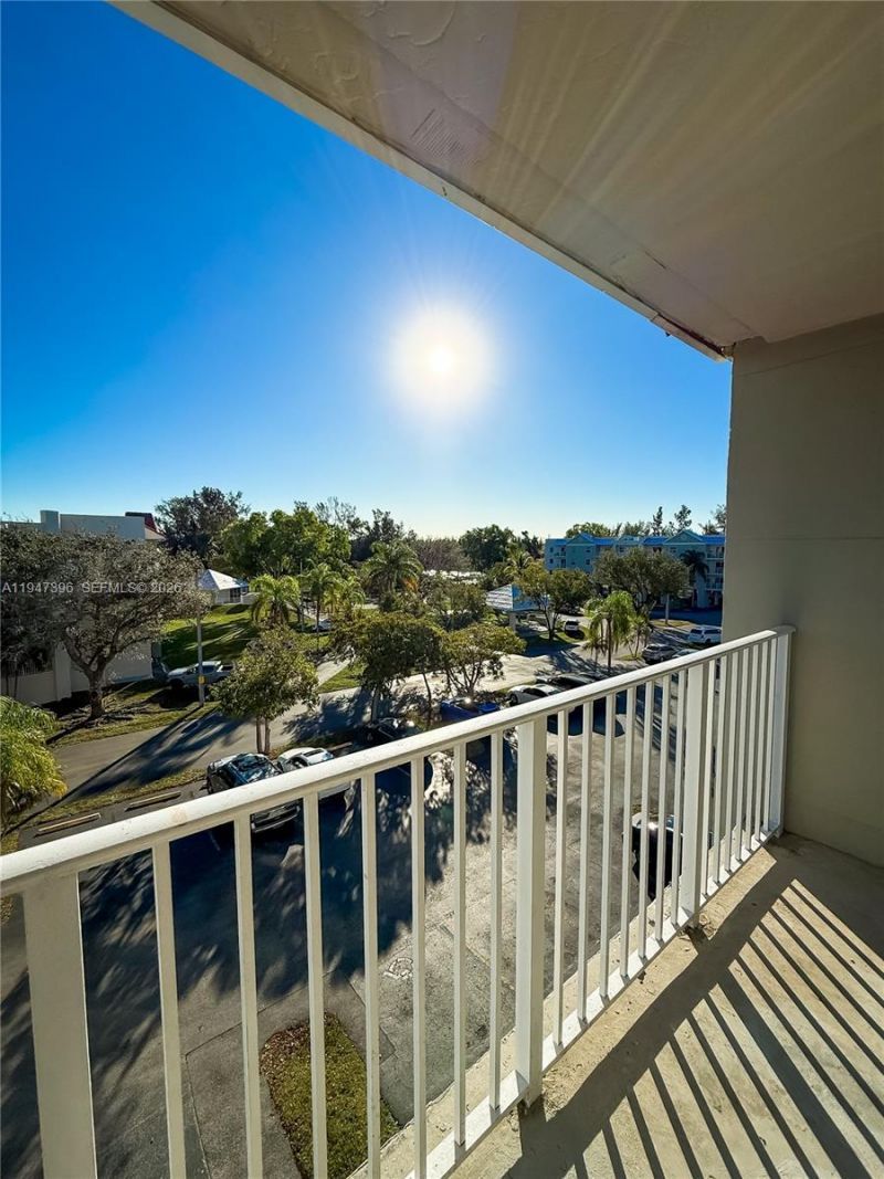 8260 SW 210th St, Unit 301, Cutler Bay, FL 33189 Photo