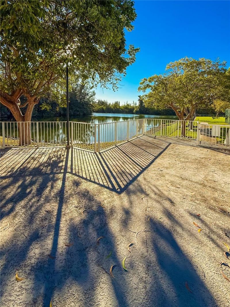 8260 SW 210th St, Unit 301, Cutler Bay, FL 33189 Photo