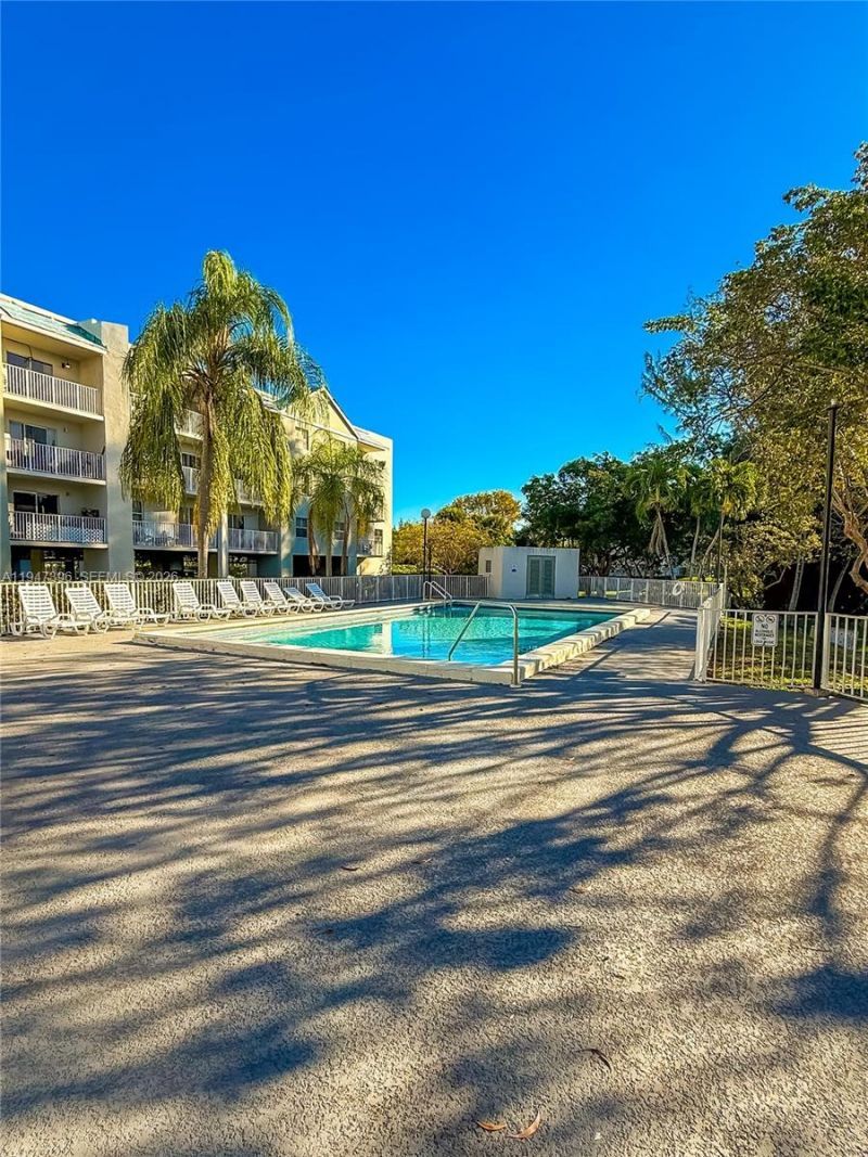 8260 SW 210th St, Unit 301, Cutler Bay, FL 33189 Photo