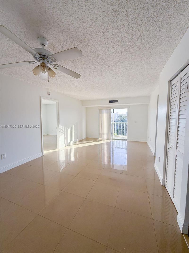 8260 SW 210th St, Unit 301, Cutler Bay, FL 33189 Photo