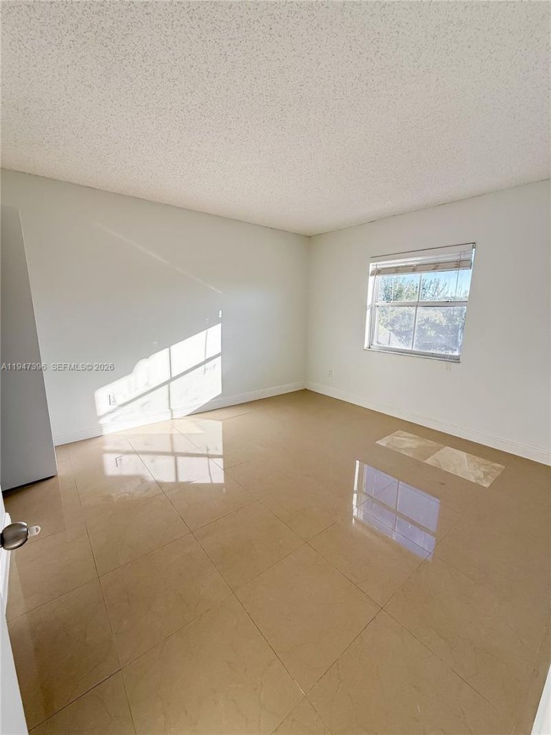 8260 SW 210th St, Unit 301, Cutler Bay, FL 33189 Photo