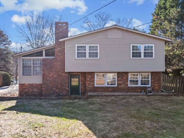 8 Lakemoore Drive NE, Rome, GA 30161