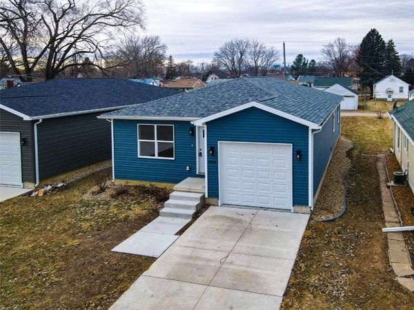 608 Wallgate Avenue, Waterloo, IA 50701