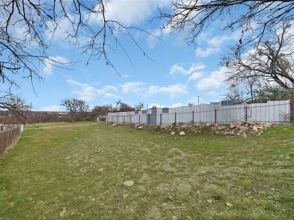 2909 Pearl Avenue, Fort Worth, TX 76106