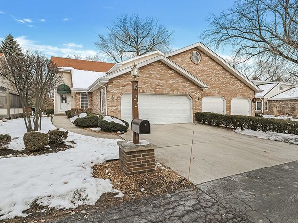 22 W Maple Lane, Unit 22, Palos Heights, IL 60463