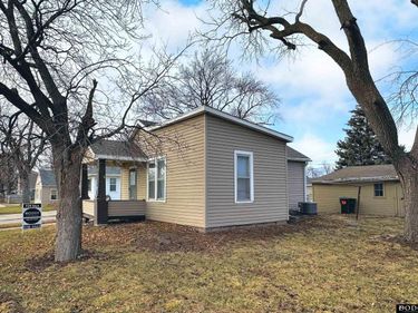 1140 E 12th Street, Fremont, NE 68025
