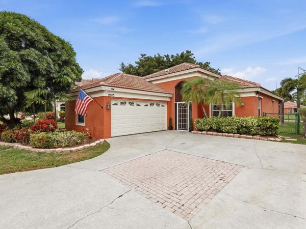 2013 Bonisle Circle, Riviera Beach, FL 33418