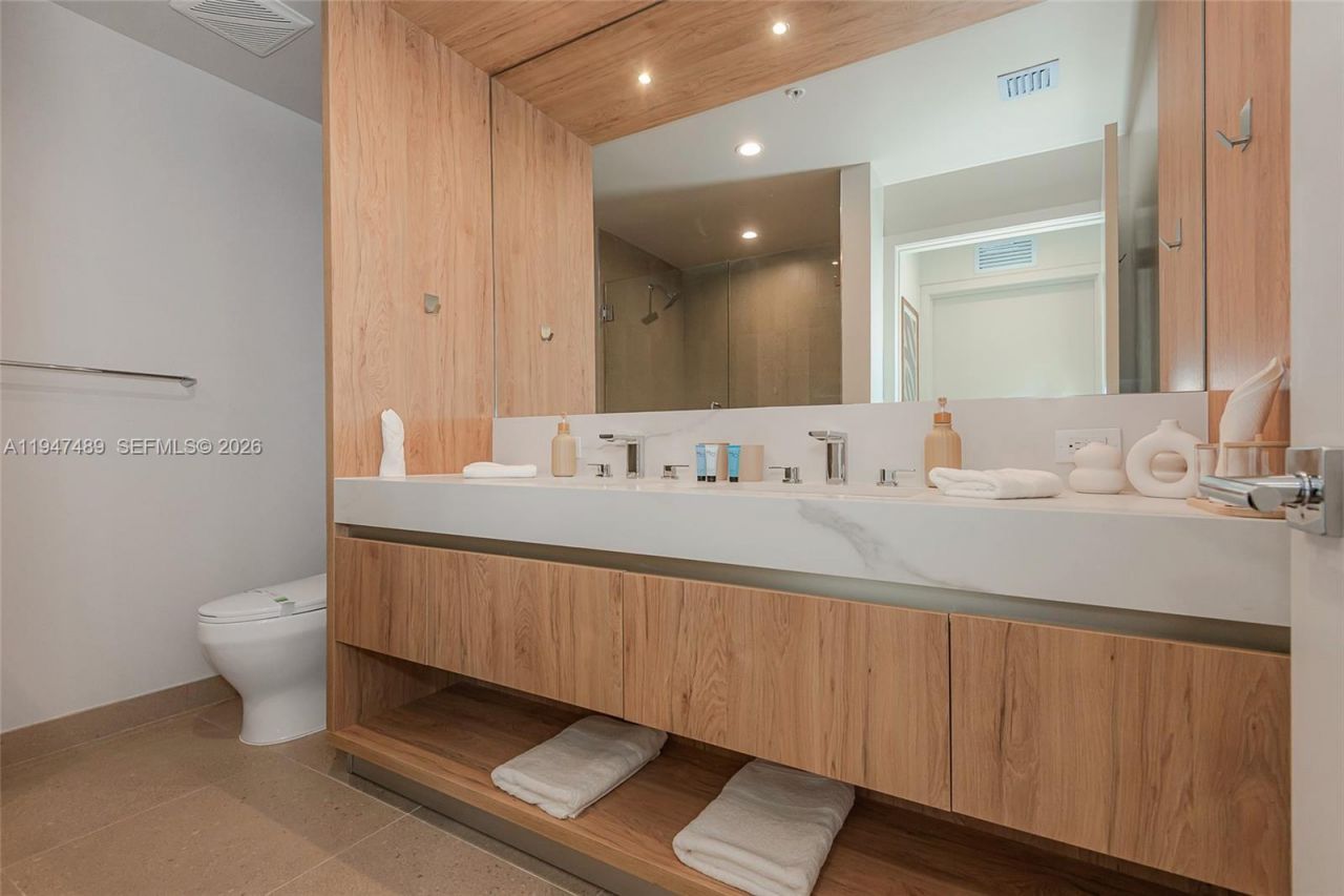 11 NE 6 St , Unit 814, Miami, FL 33132 Photo