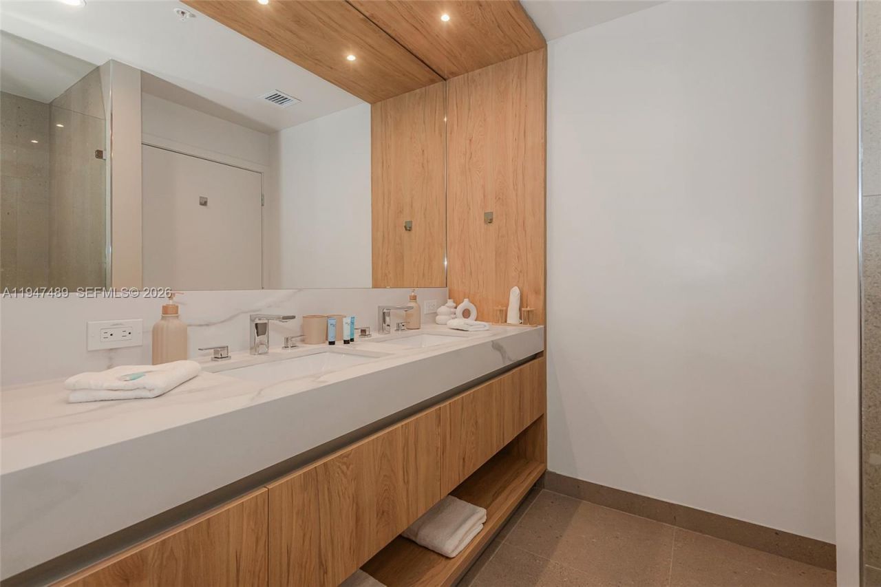 11 NE 6 St , Unit 814, Miami, FL 33132 Photo