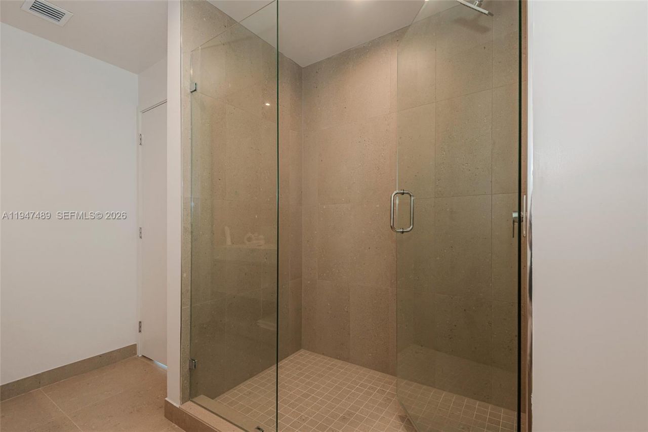 11 NE 6 St , Unit 814, Miami, FL 33132 Photo