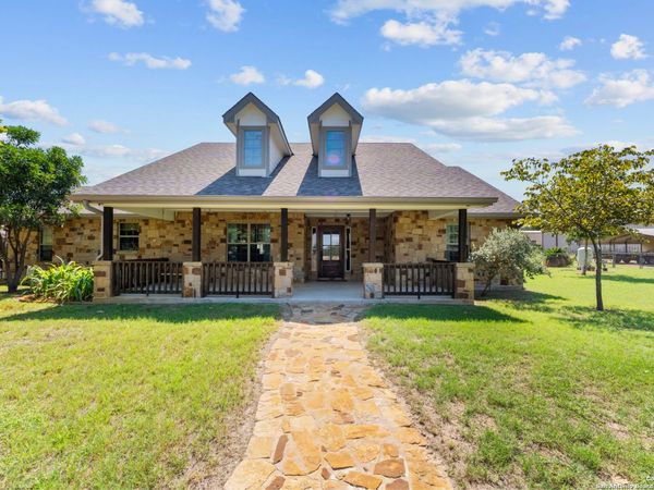104 Woodcreek, La Vernia, TX 78121