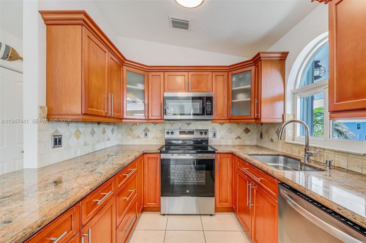 21 Mangrove Ln, Key Largo, FL 33037 Photo