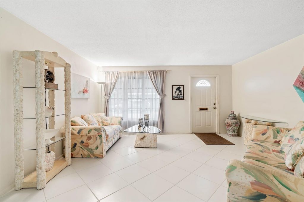 5702 NW 47th Lane, Tamarac, FL 33319 Photo