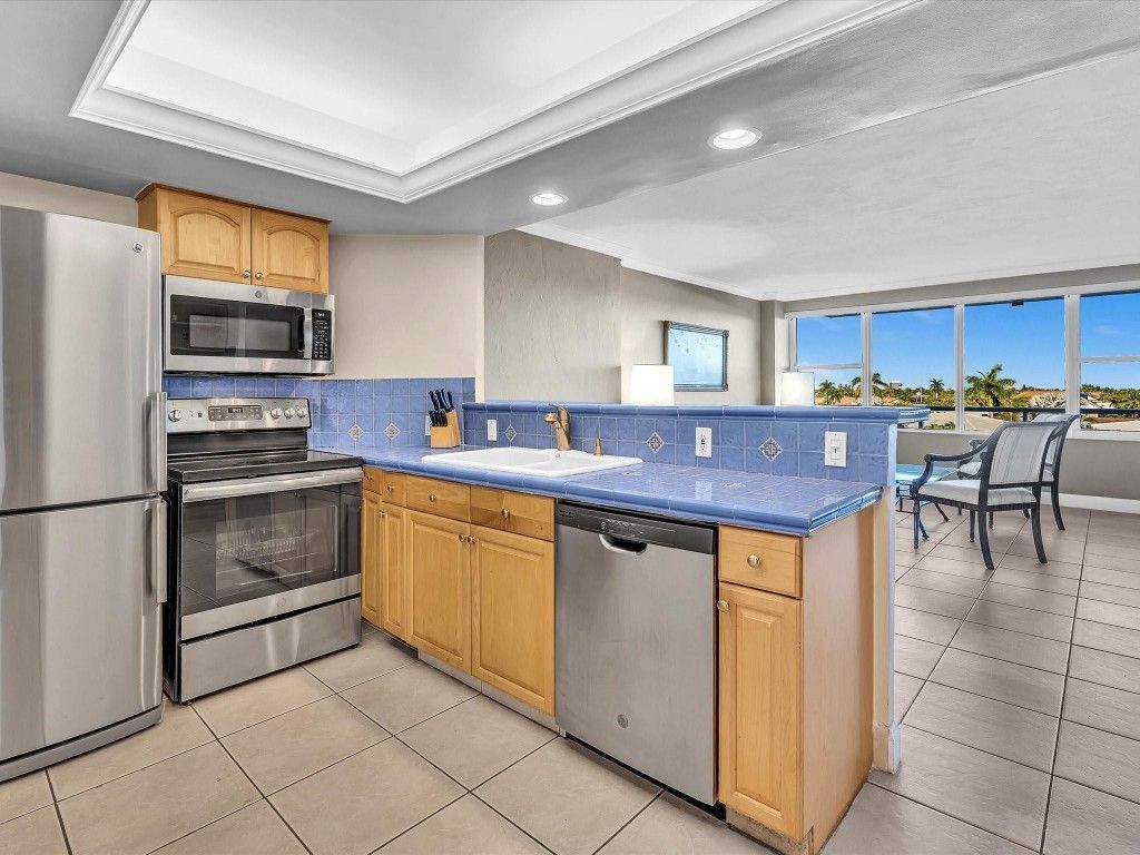 3300 NE 36th Street, Unit 403, Fort Lauderdale, FL 33308 Photo