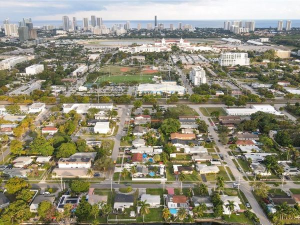 117 SW 6th St, Hallandale Beach, FL 33009