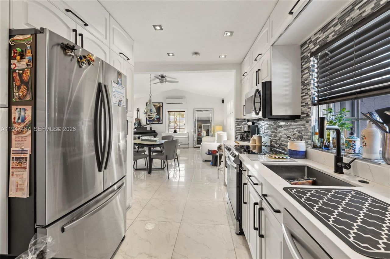 117 SW 6th St, Hallandale Beach, FL 33009 Photo