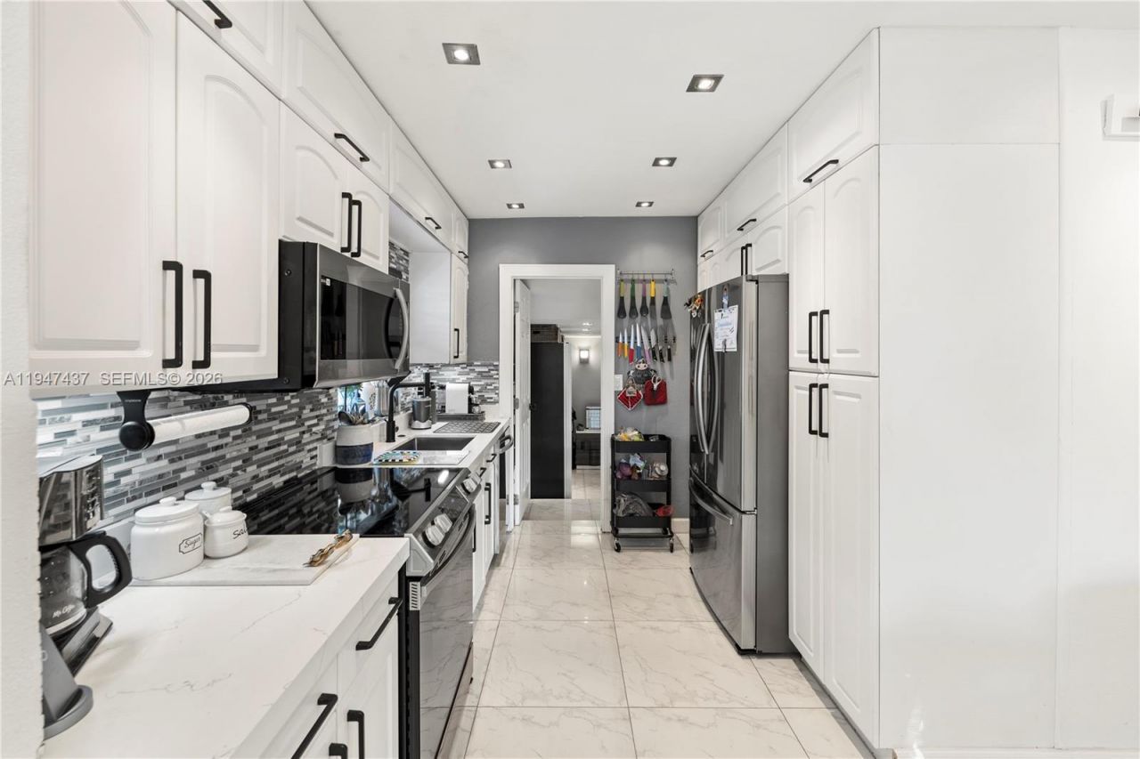 117 SW 6th St, Hallandale Beach, FL 33009 Photo