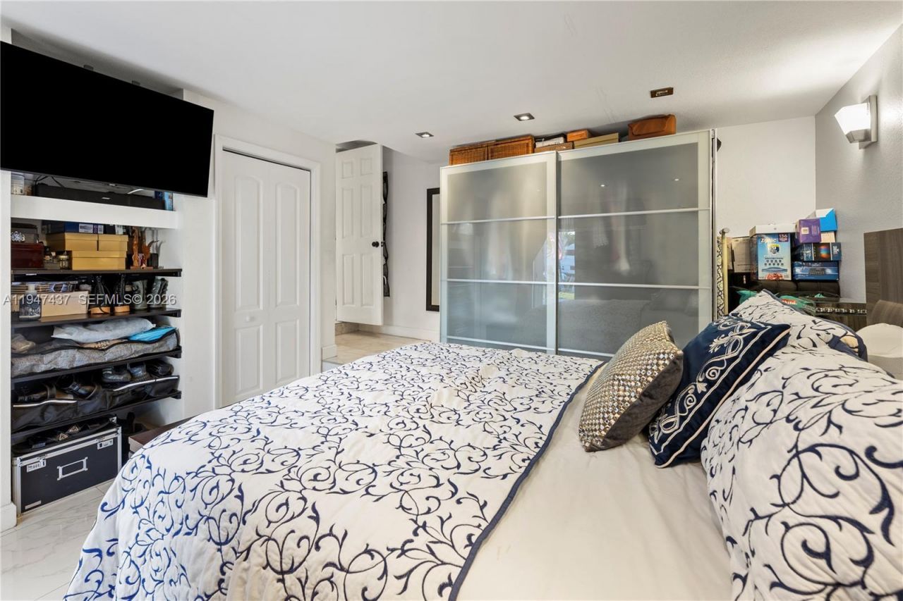 117 SW 6th St, Hallandale Beach, FL 33009 Photo