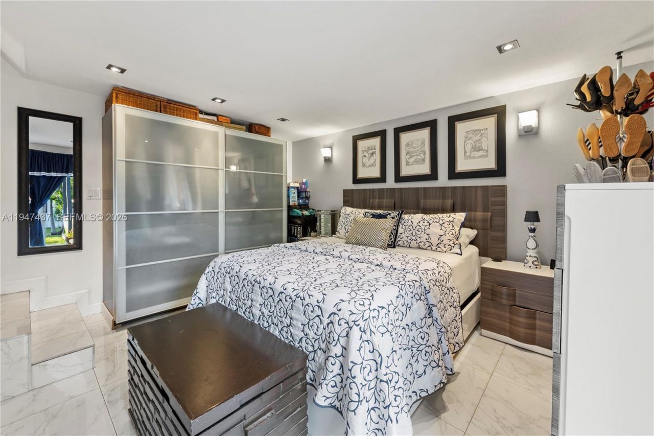 117 SW 6th St, Hallandale Beach, FL 33009 Photo