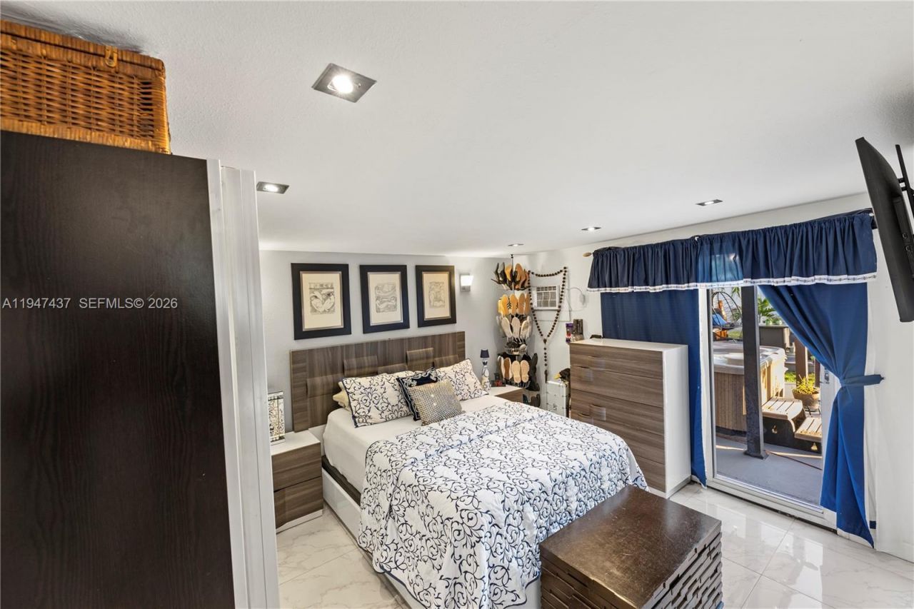 117 SW 6th St, Hallandale Beach, FL 33009 Photo