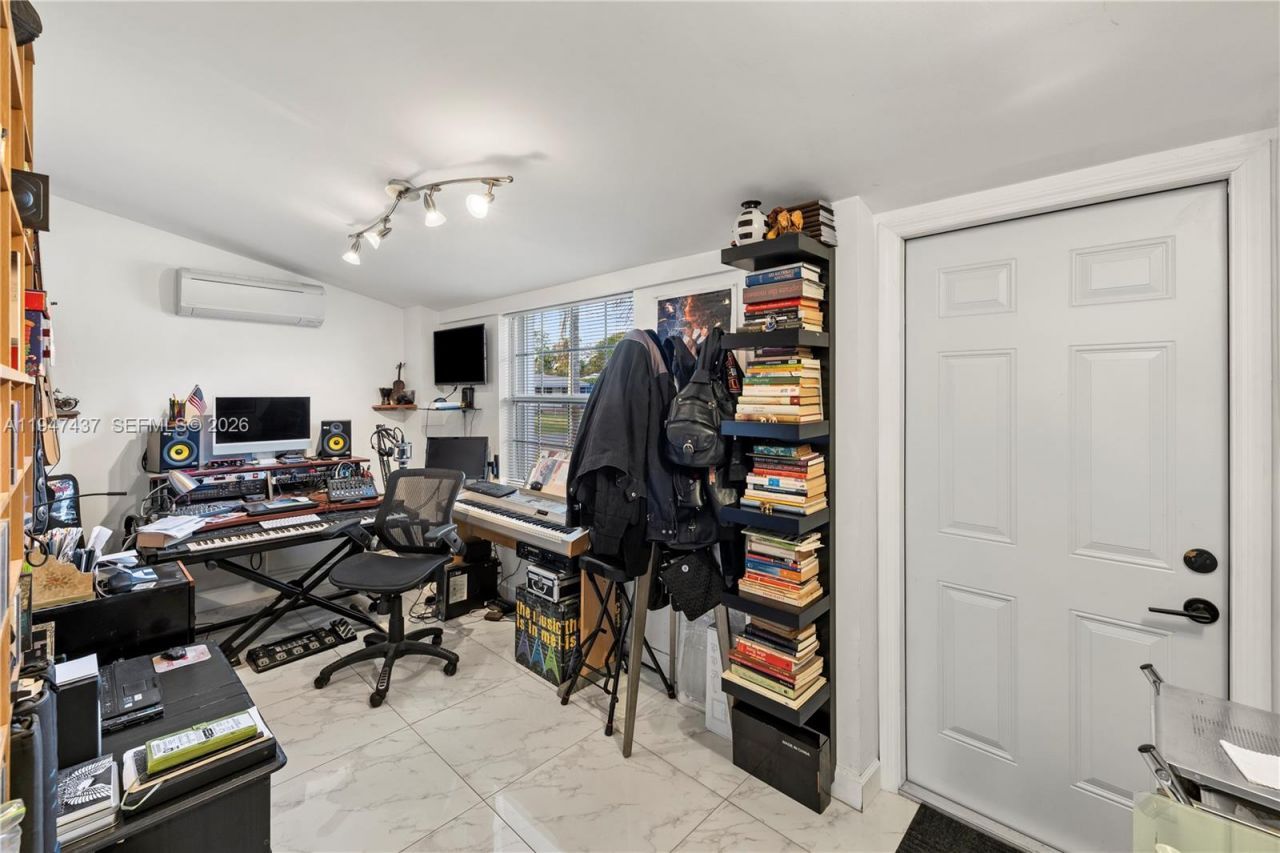 117 SW 6th St, Hallandale Beach, FL 33009 Photo