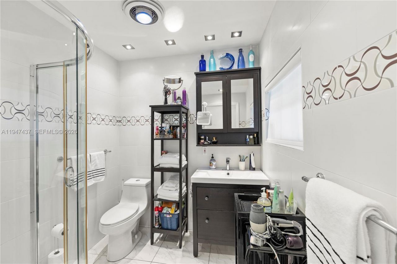 117 SW 6th St, Hallandale Beach, FL 33009 Photo