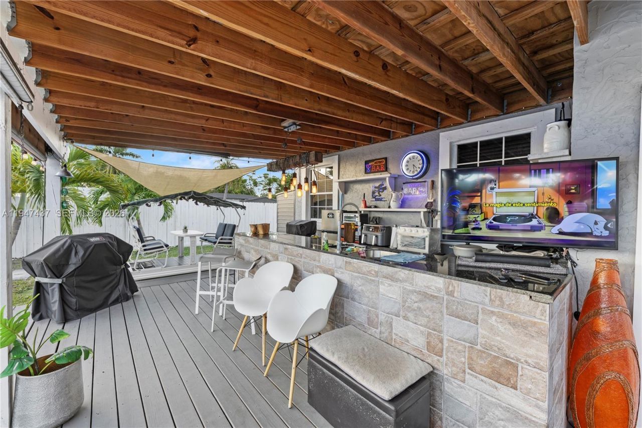 117 SW 6th St, Hallandale Beach, FL 33009 Photo