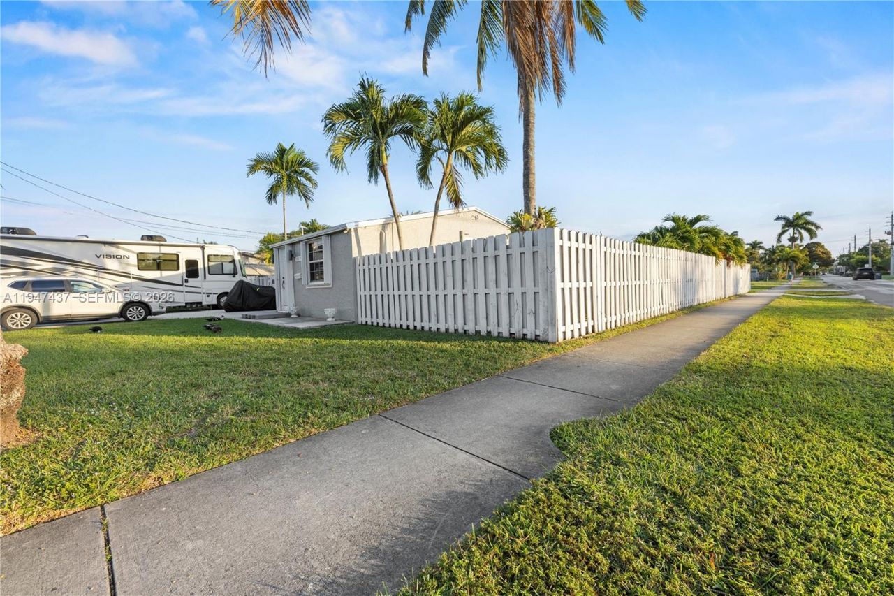 117 SW 6th St, Hallandale Beach, FL 33009 Photo