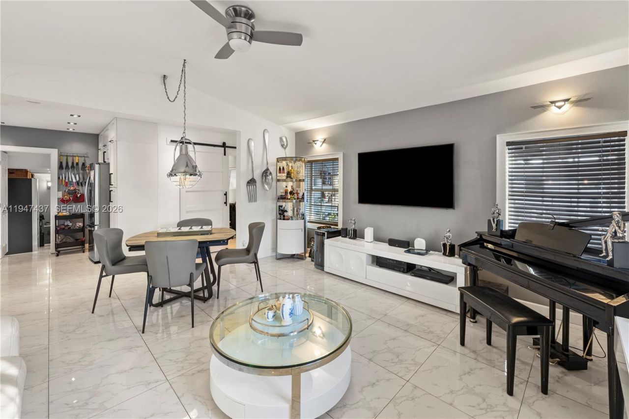 117 SW 6th St, Hallandale Beach, FL 33009 Photo