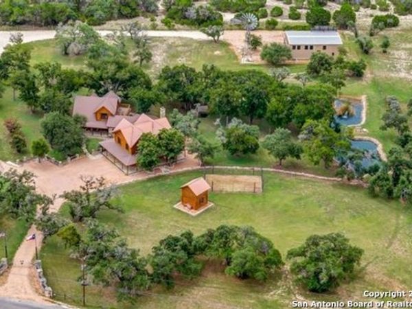 700 ledgerock, Wimberley, TX 78676