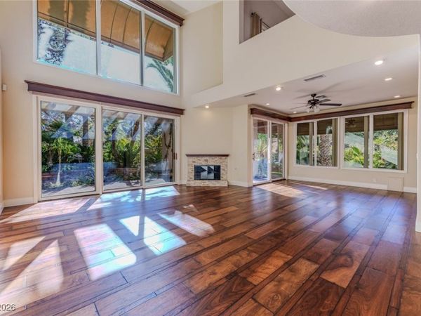 8283 Turtle Creek Circle, Las Vegas, NV 89113