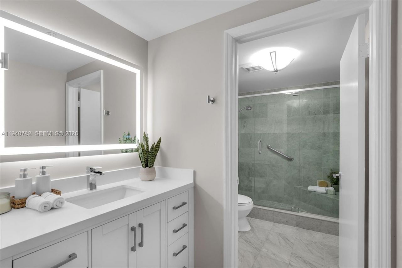 50 Ocean Lane Dr, Unit 108, Key Biscayne, FL 33149 Photo