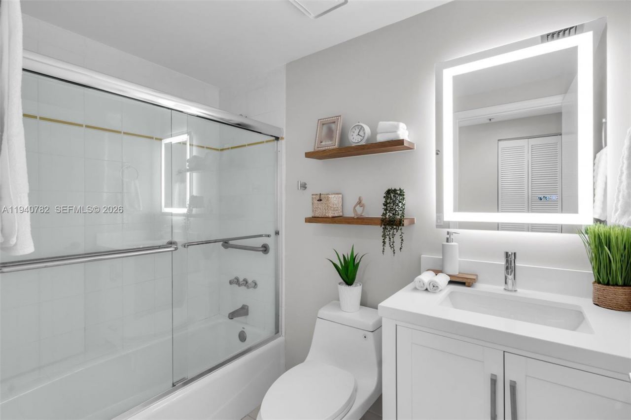 50 Ocean Lane Dr, Unit 108, Key Biscayne, FL 33149 Photo