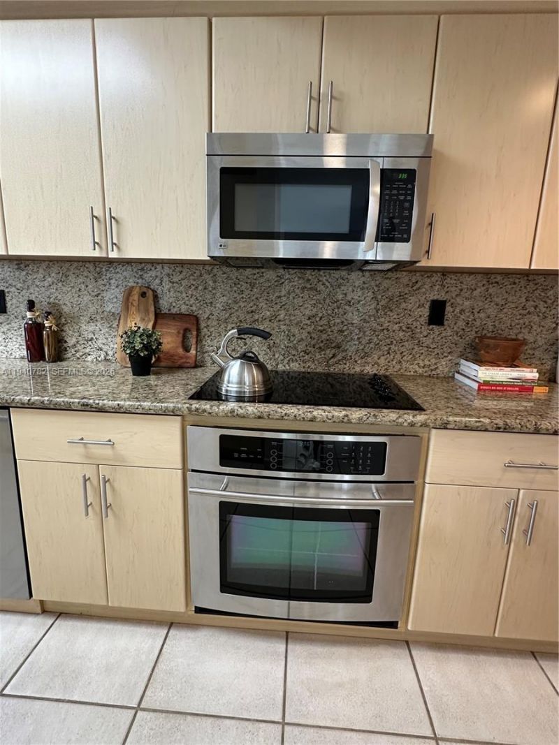 50 Ocean Lane Dr, Unit 108, Key Biscayne, FL 33149 Photo