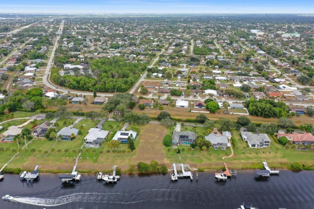 2606 SW River Shore Drive, Port Saint Lucie, FL 34984 Photo