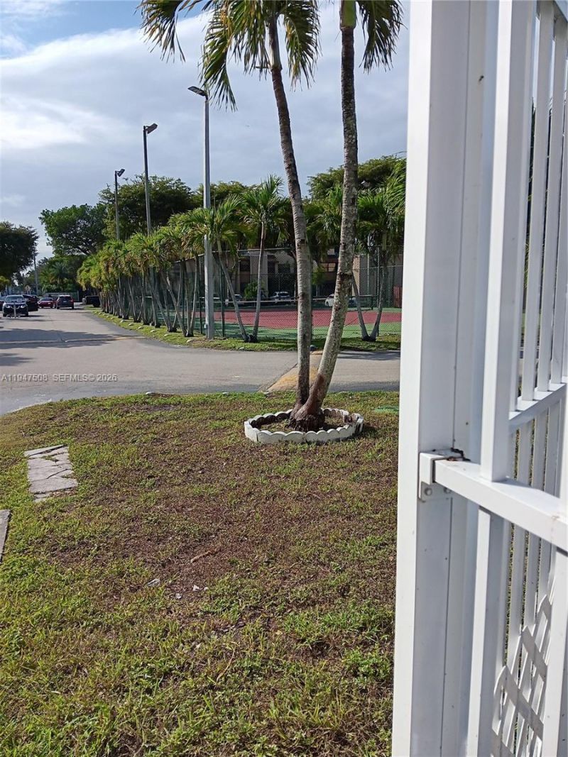 271 W Park Dr , Unit 1-7, Miami, FL 33172 Photo