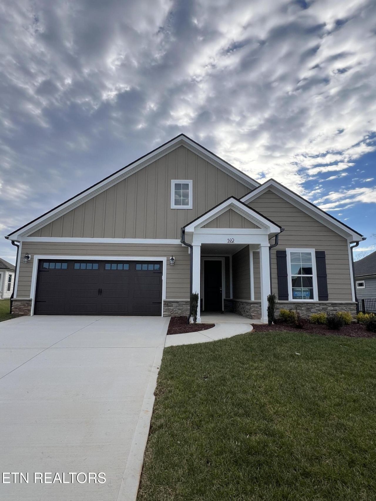 149 Honeysuckle Drive, Lenoir City, TN 37771 Main Photo