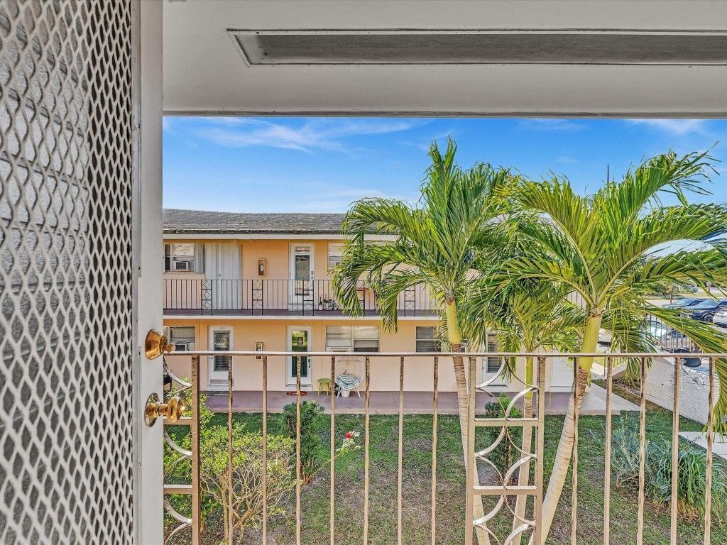 2124 NE 56th Court, Unit 209, Fort Lauderdale, FL 33308 Photo