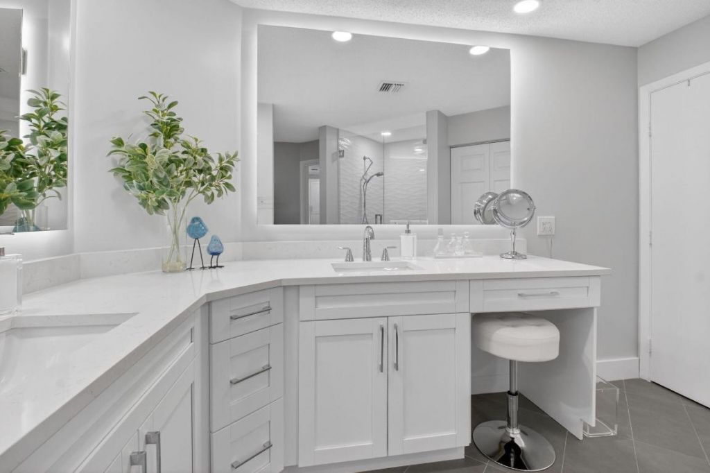 5374 Venetia Court, Unit E, Boynton Beach, FL 33437 Photo