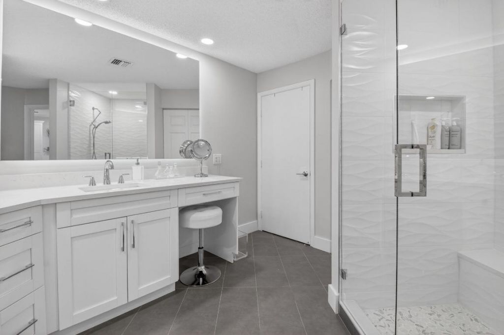 5374 Venetia Court, Unit E, Boynton Beach, FL 33437 Photo