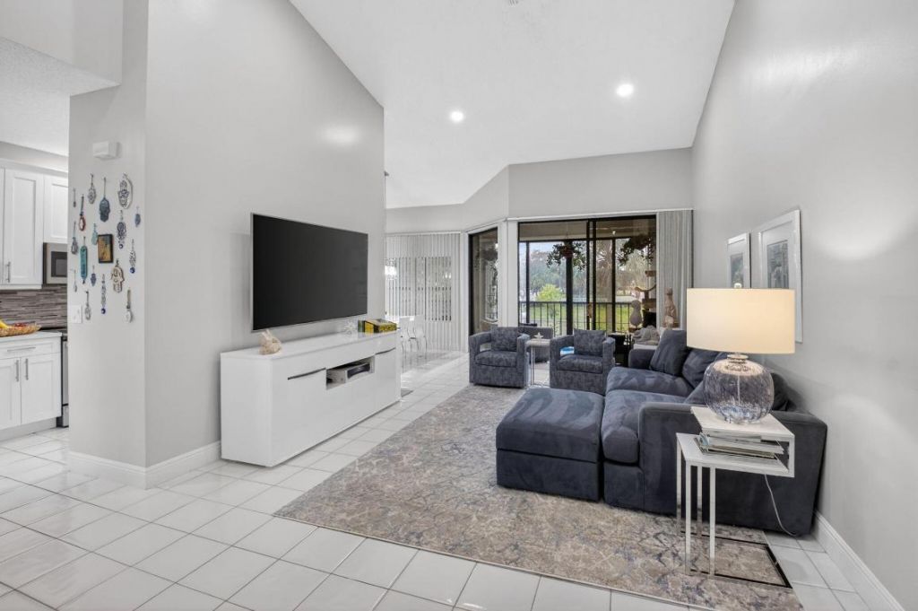 5374 Venetia Court, Unit E, Boynton Beach, FL 33437 Photo