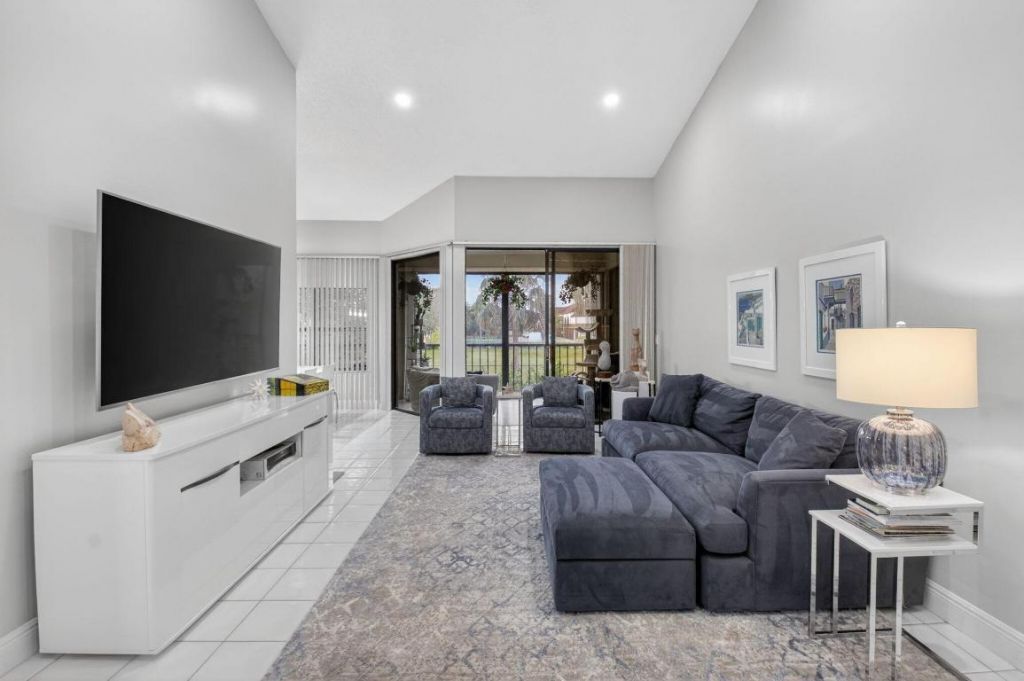 5374 Venetia Court, Unit E, Boynton Beach, FL 33437 Photo