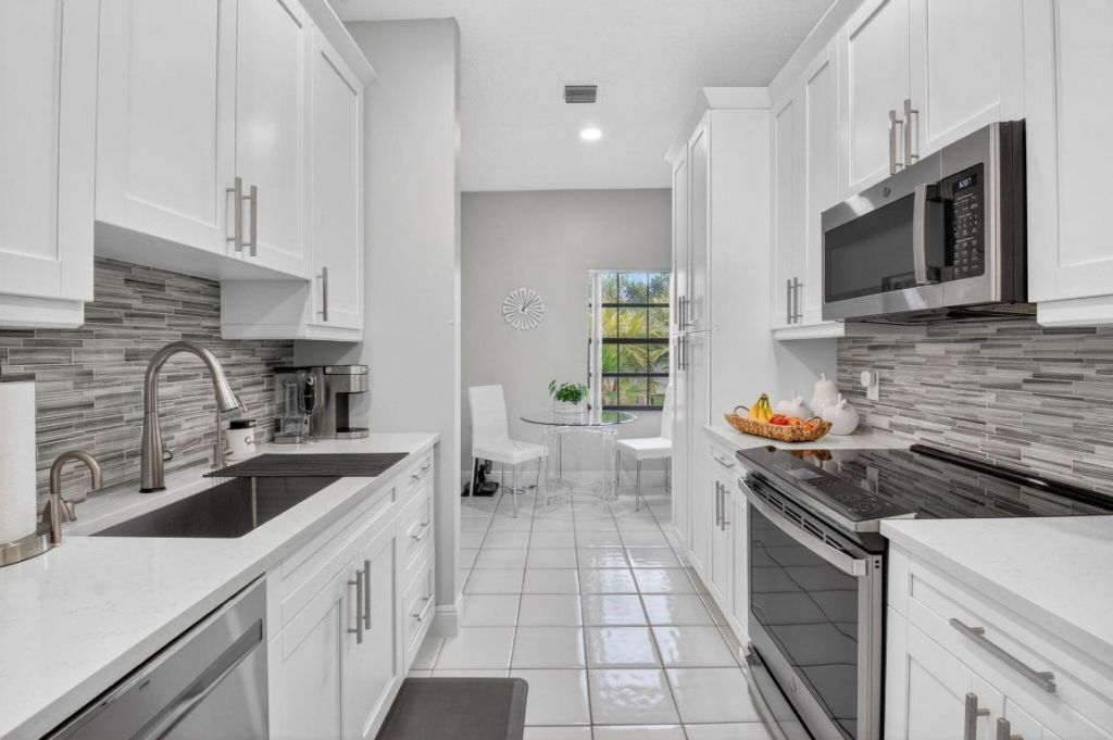 5374 Venetia Court, Unit E, Boynton Beach, FL 33437 Photo