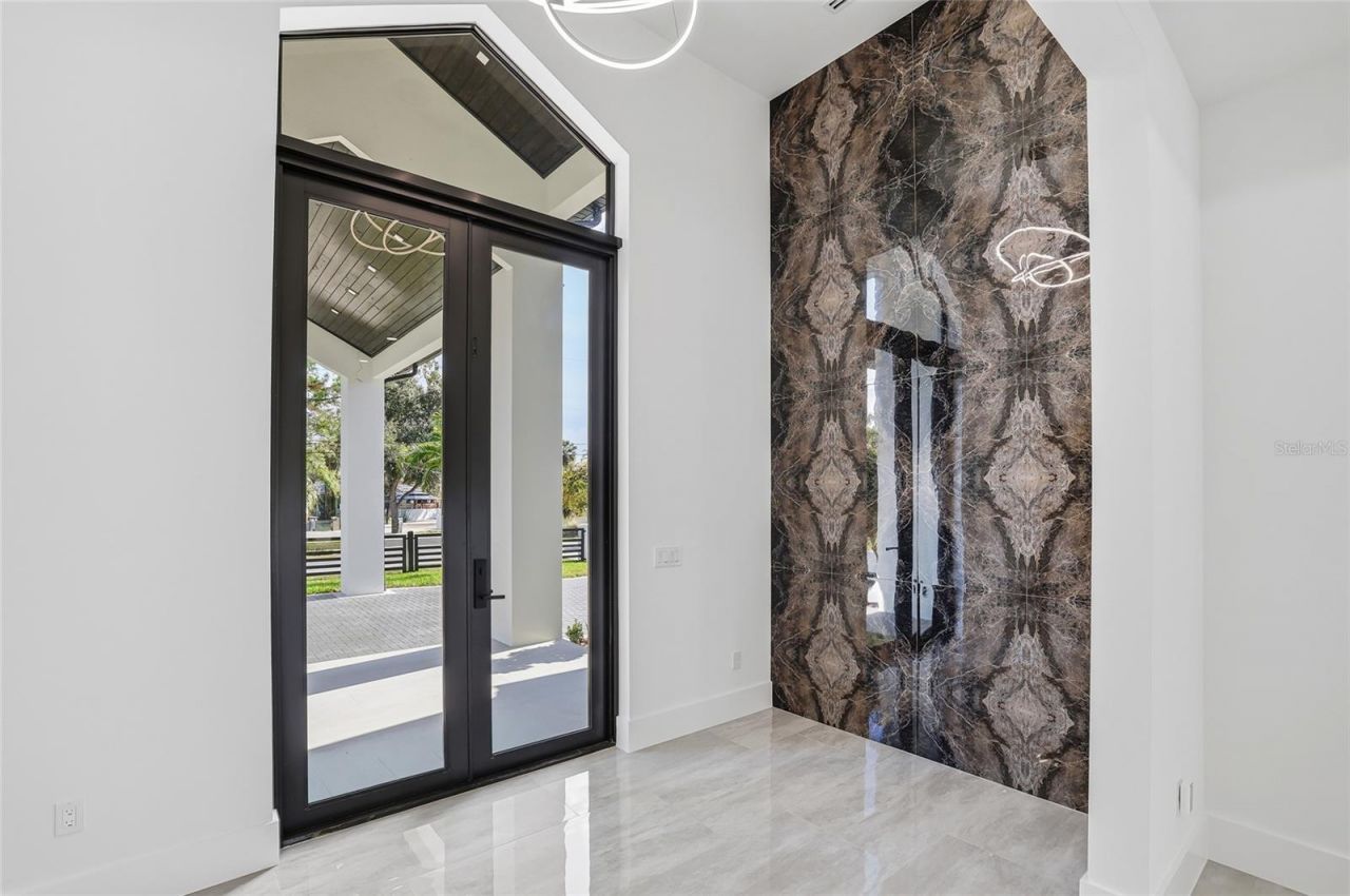 6802 E Creek Drive, Tampa, FL 33615 Photo