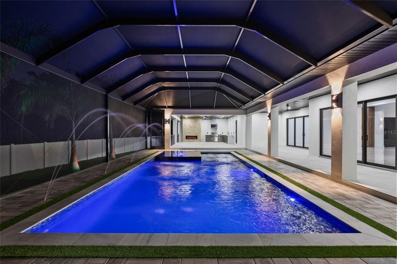 6802 E Creek Drive, Tampa, FL 33615 Photo