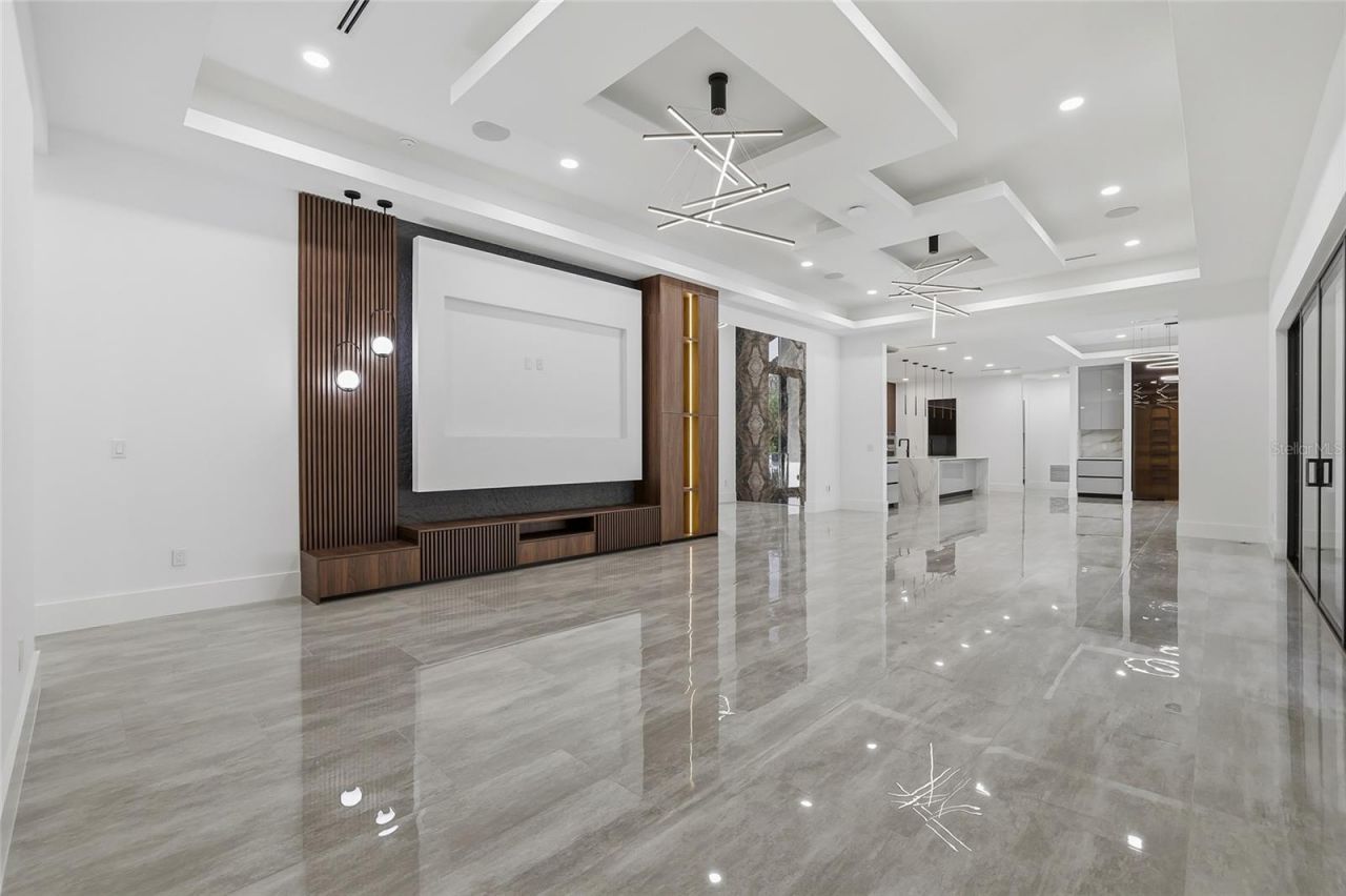 6802 E Creek Drive, Tampa, FL 33615 Photo